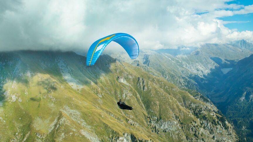 Der Gleitschirm Hook 6 P in der Farbe breeze